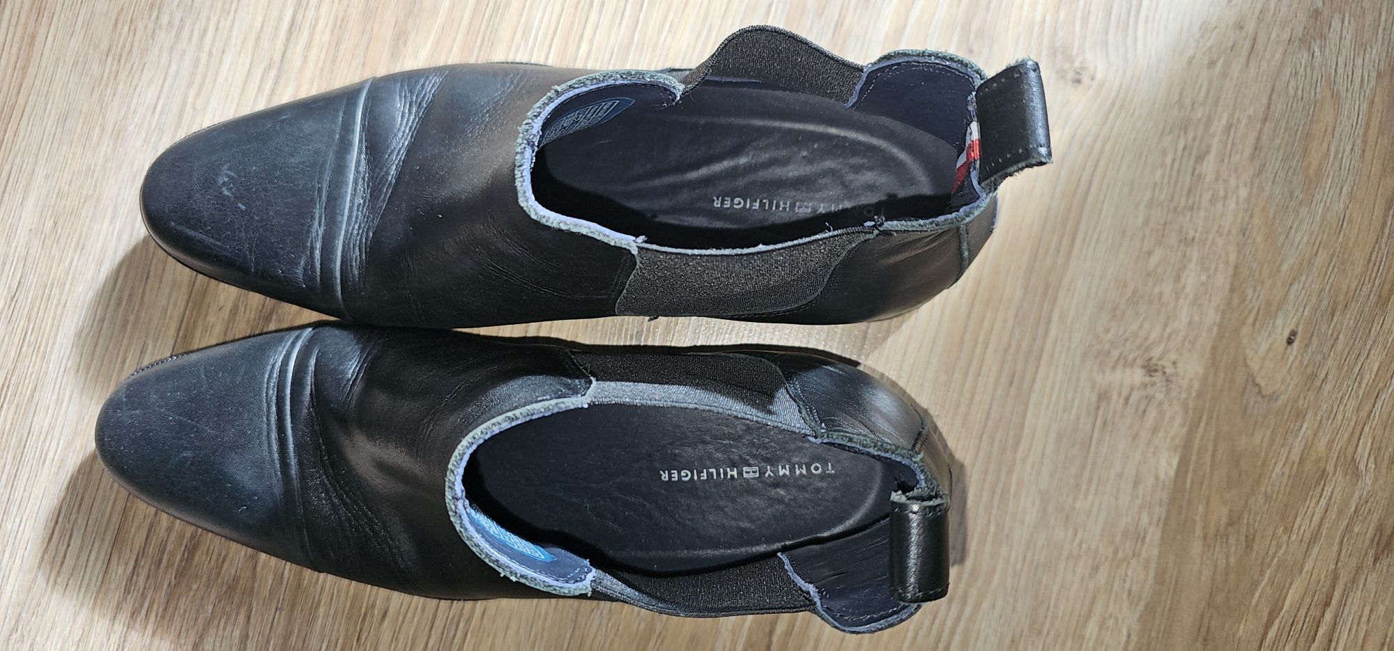 Sztylbety Tommy Hilfiger rozmiar 43 wkładka 27,6cm stan bardzo dobry