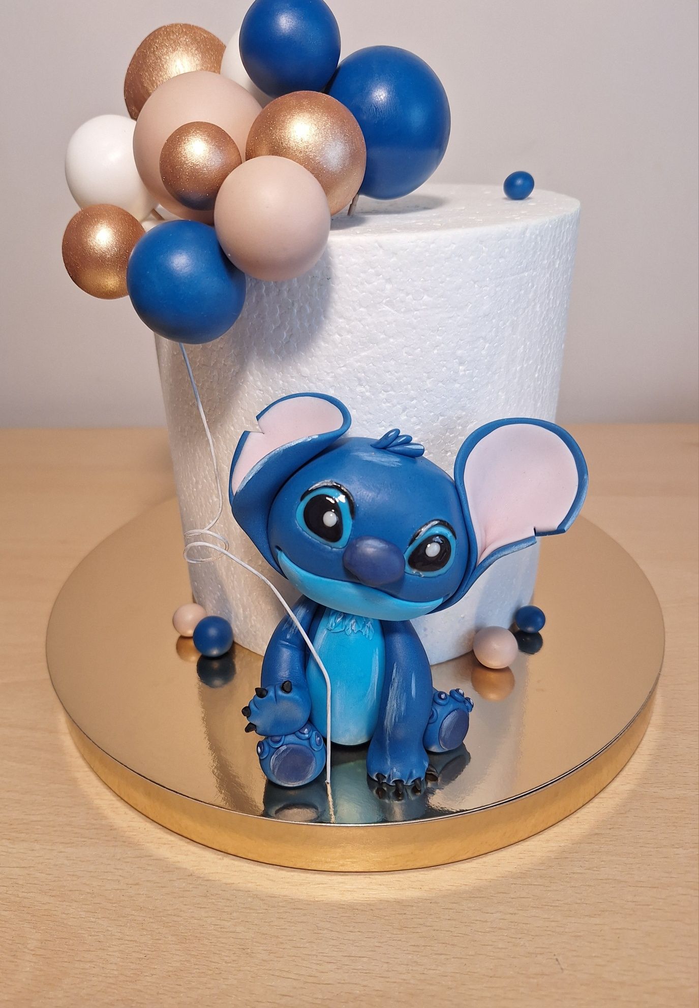 Stich z masy cukrowej na tort ,dekoracja