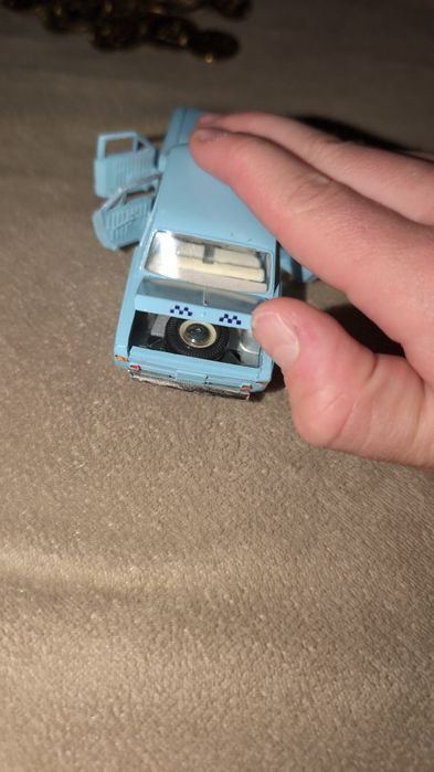 Волга блакитного кольору