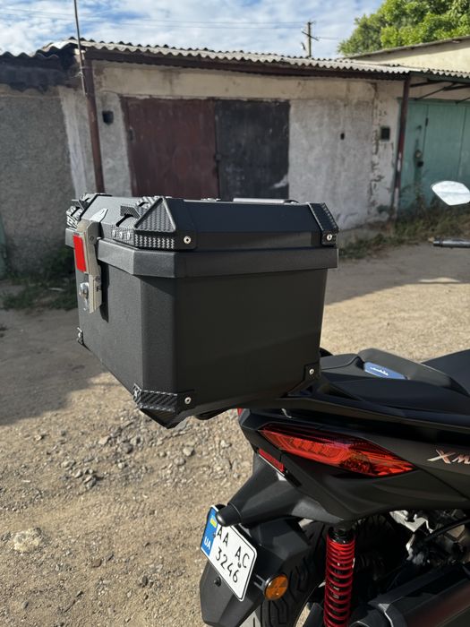 Продам бокс с заводским багажником на Yamaha Xmax 2018-2021