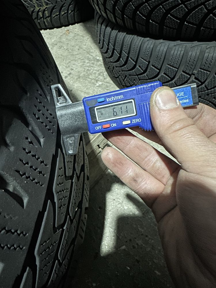 Пара 215/65 R16С GoodYear UltraGrip   /всесезон/