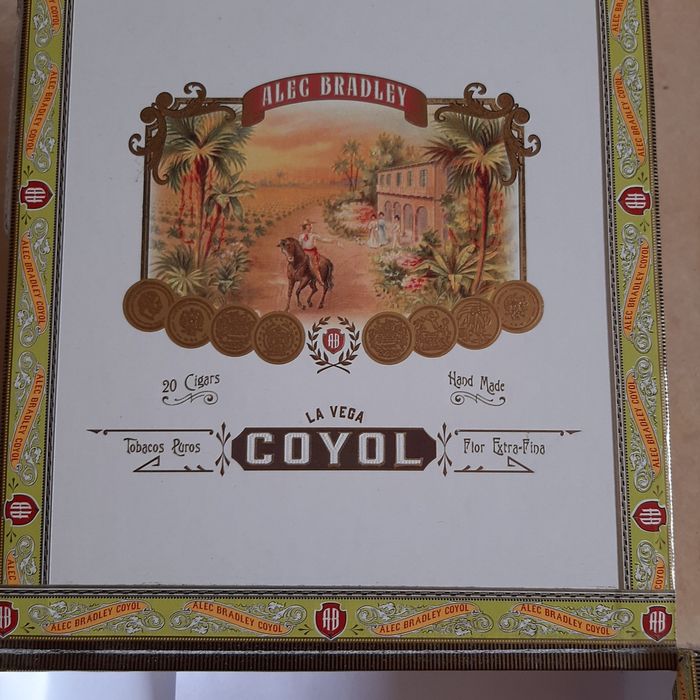 Drewniane pudełko na drobiazgi