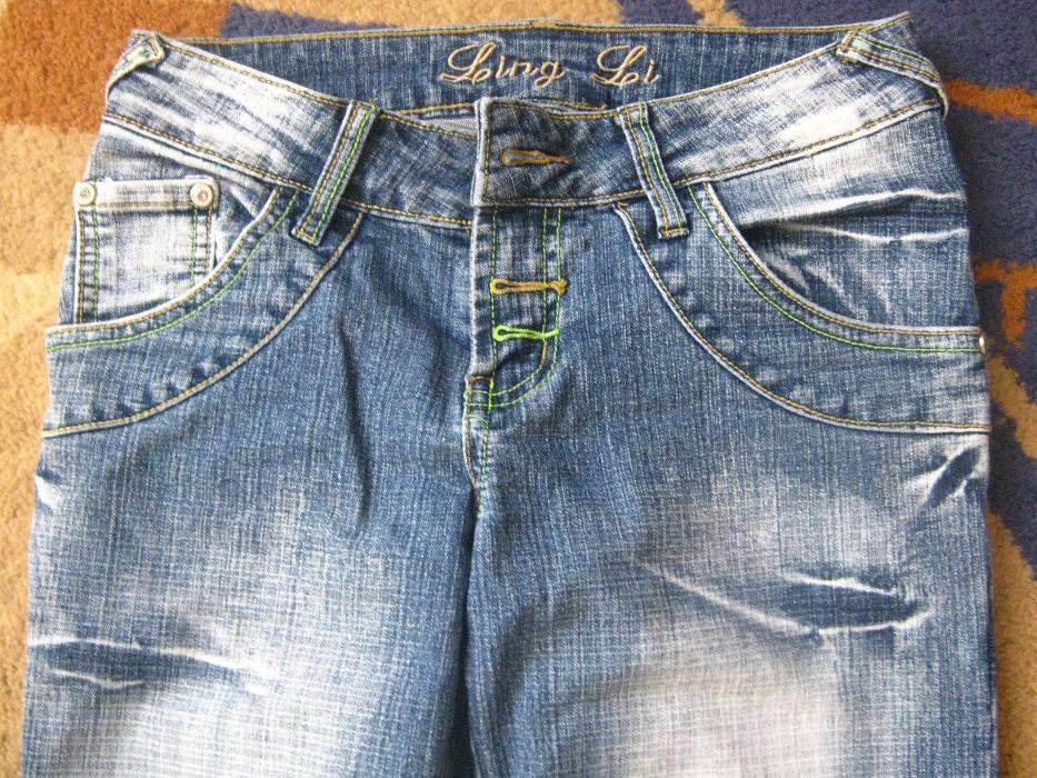Продам джинсы на девочку подростка
