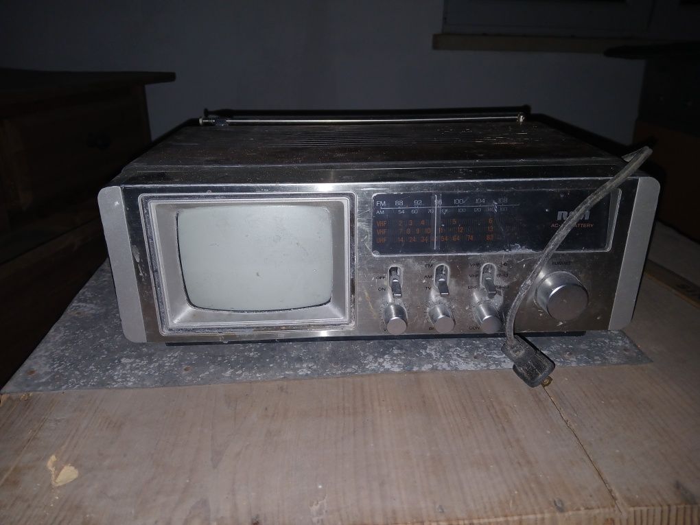 Radio/ televisão antigo