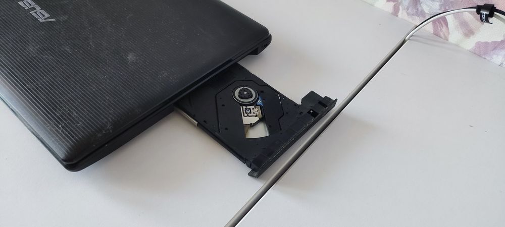 Ноутбук ASUS X75v
