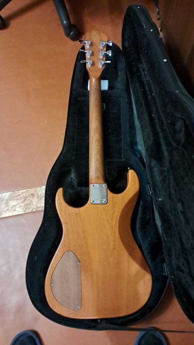 Електро гітара професійного рівня