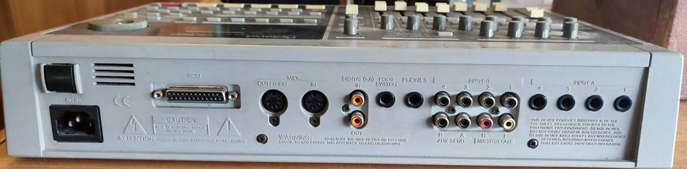 Цифрова студійна робоча станція Roland VS-880