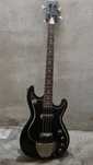 Gitara basowa- jako eksponat.
