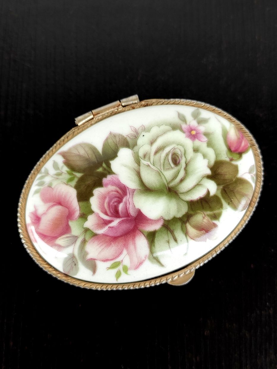 Vintage!Szkatułka metalowa,porcelanowa z kwiatami.