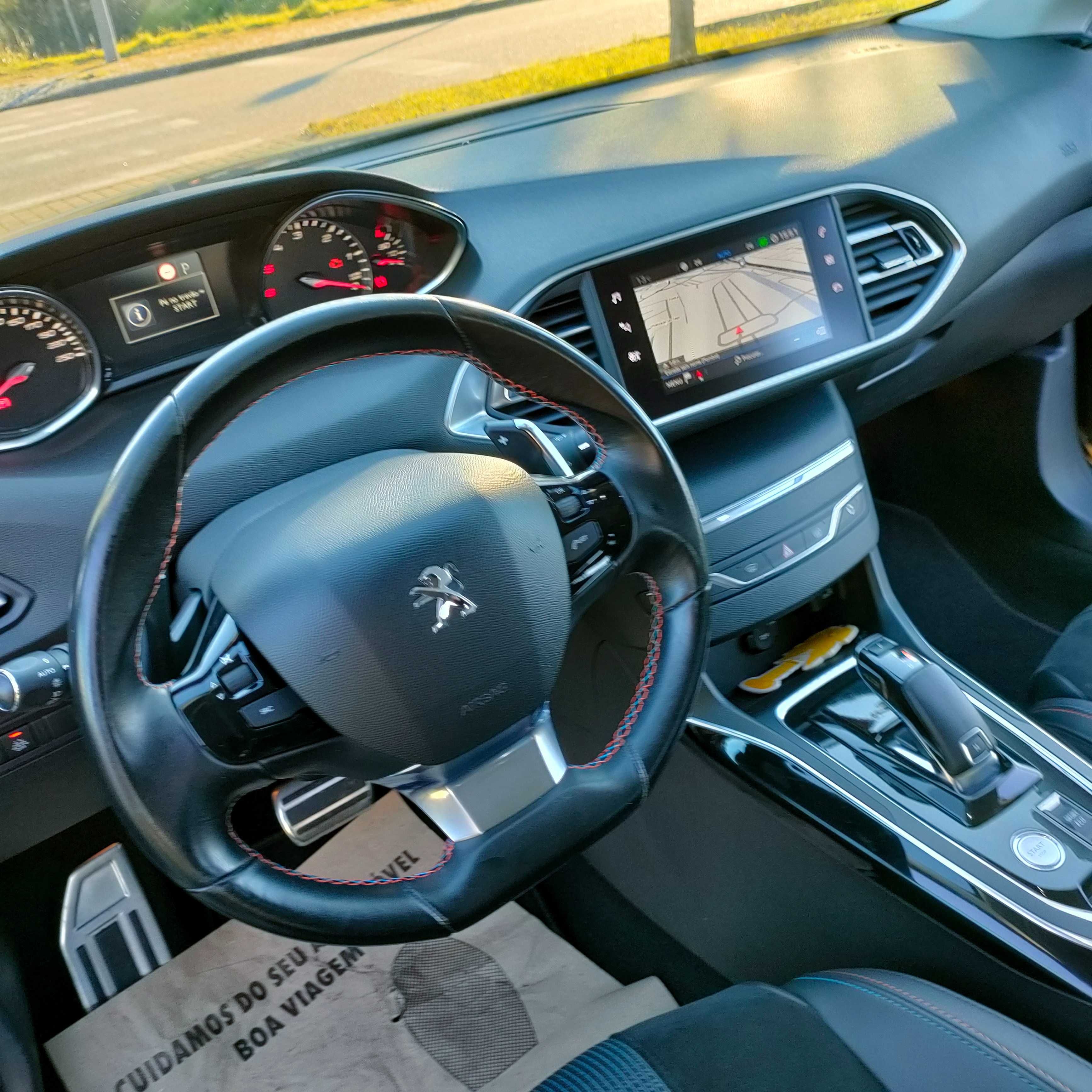 Carro como novo com muitos extras muito econômico