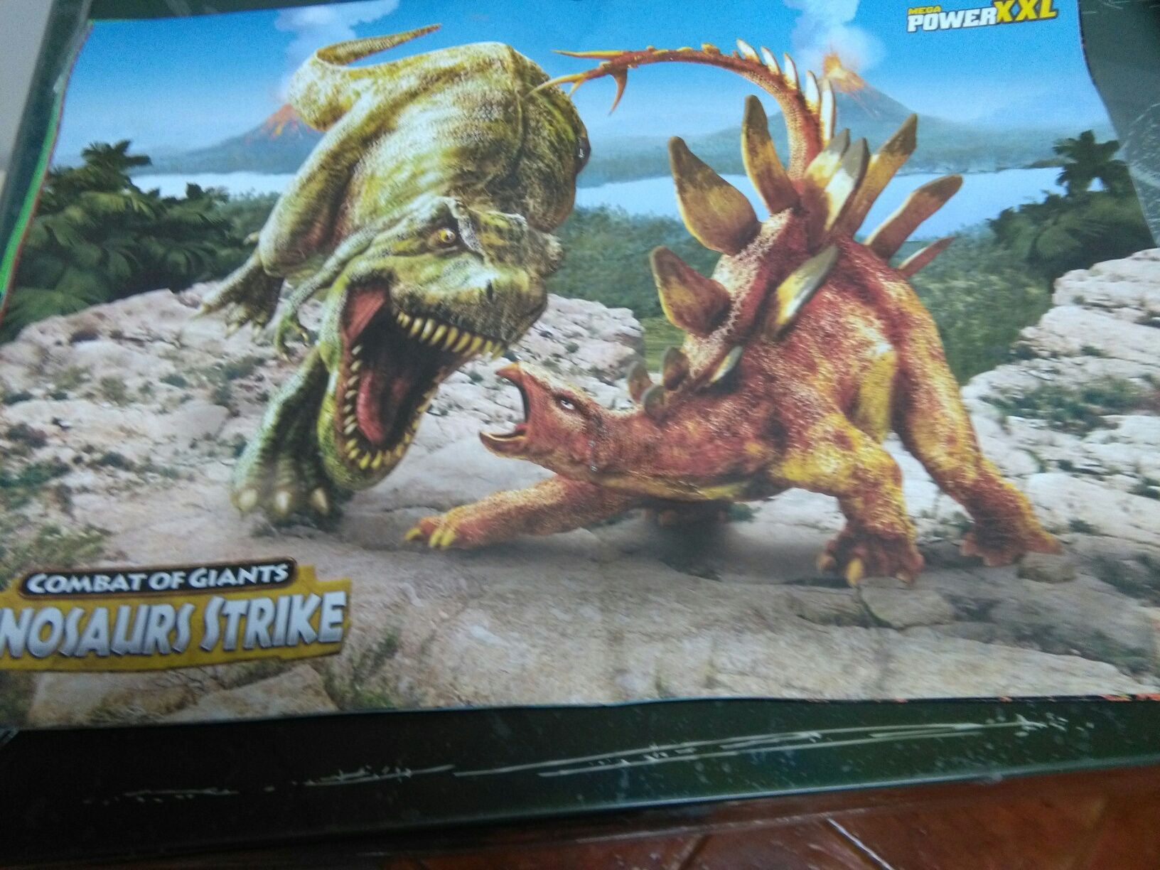 Revista Mega Dino com Posteres de Dinaussauros