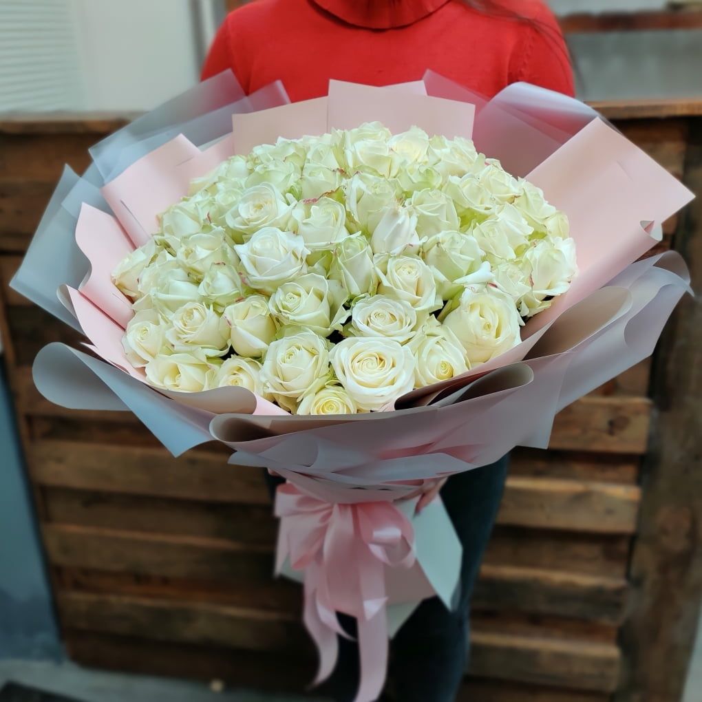 Букети  троянди,тюльпани 101 51 шт доставка по Україні