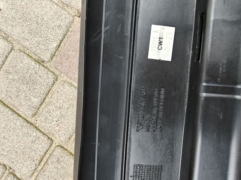 В наявності жалюзі нижні Volvo C40 XC40 RECHARGE оригінал