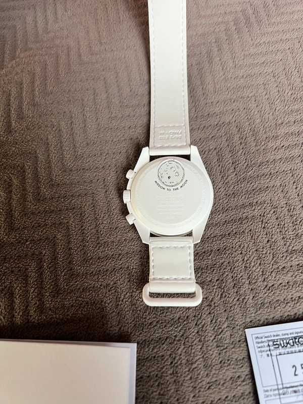 Omega x Swatch SO33W700 Snoopy - Limitowany Zegar Moonphase w Polsce