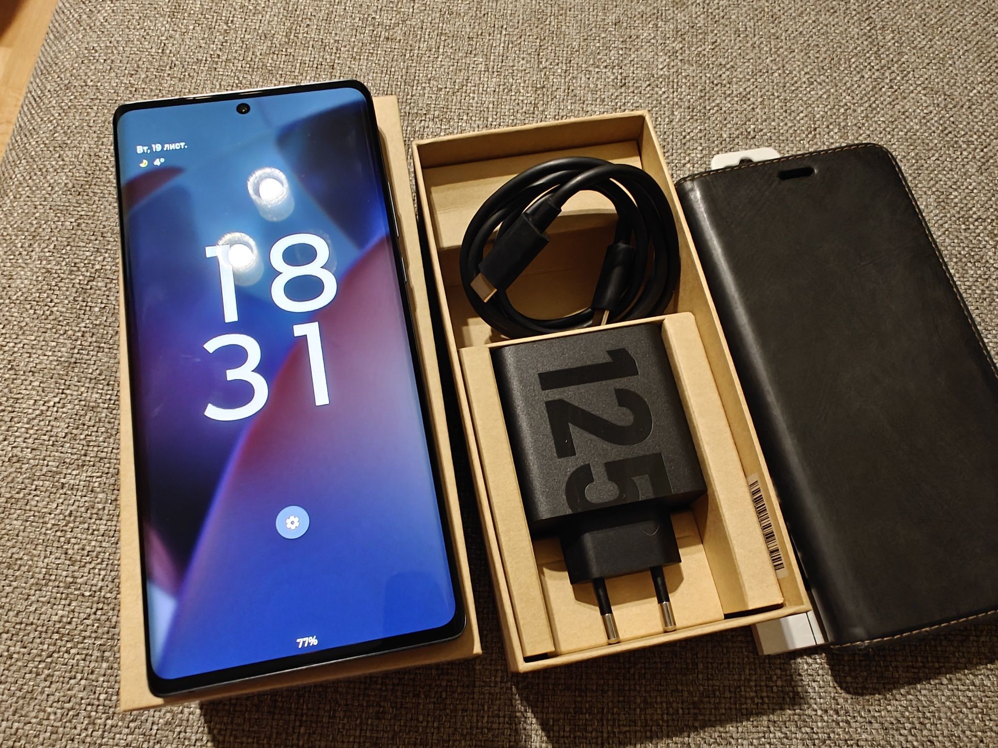 Motorola Edge 30 Ultra, 12/256 Гб, 2 сім-карти