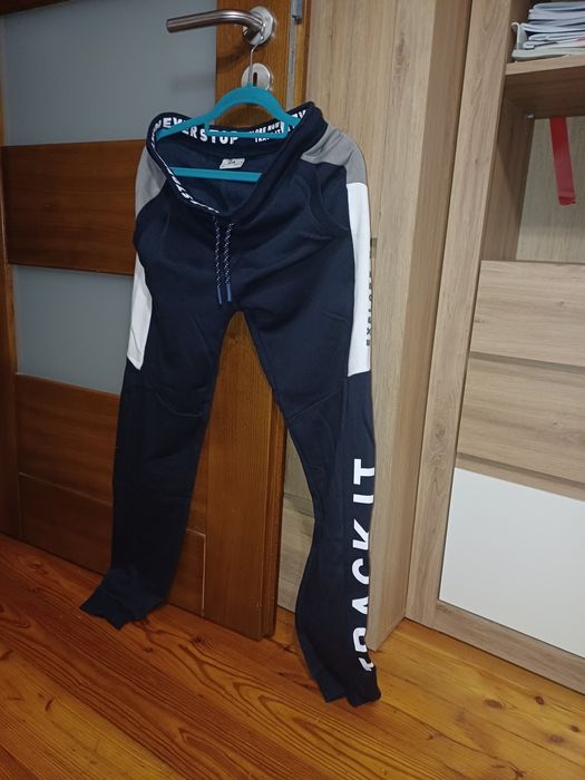 Kurtka zimowa spodnie i bluza