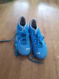 Buty sportowe  Nike r. 37,5