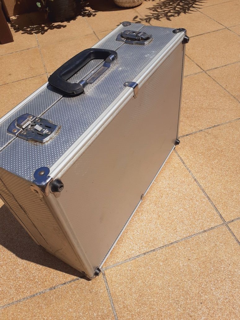 Walizka aluminiowa narzędziowa 45x33x15