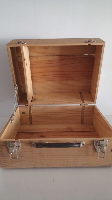 Caixa em madeira para vinhos