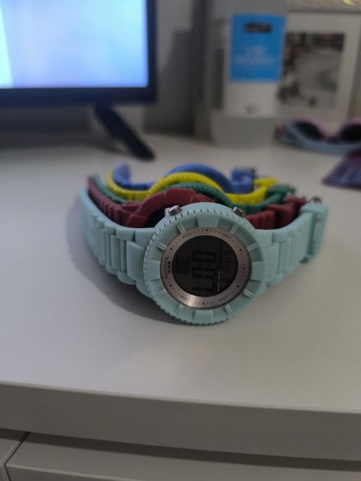 Relógio com braceletes