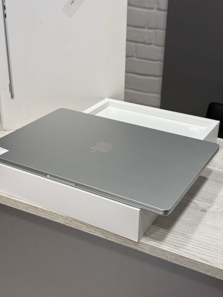 Macbook Air 15’ M2 16/512gb Silver 2022 рік