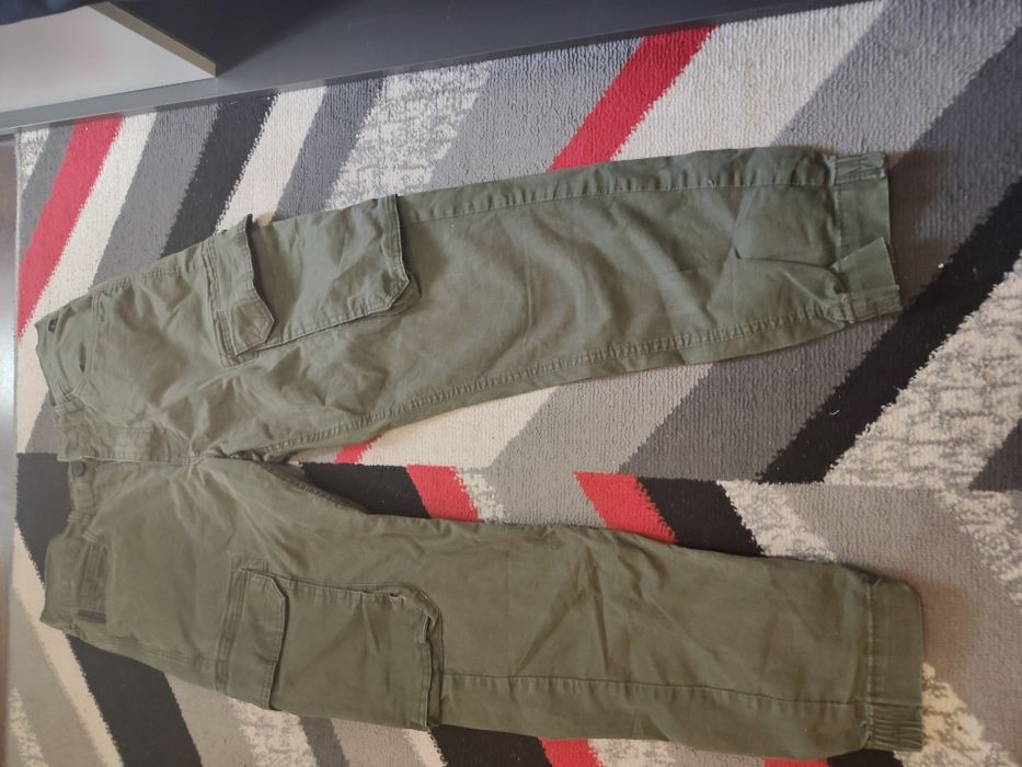 Spodnie męskie młodzieżowe zielone khaki bojówki Cropp rozmiar 34L