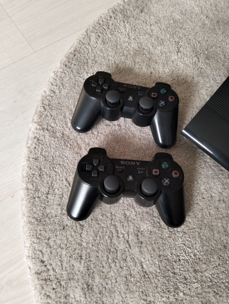 Vendo PS3  com jogos
