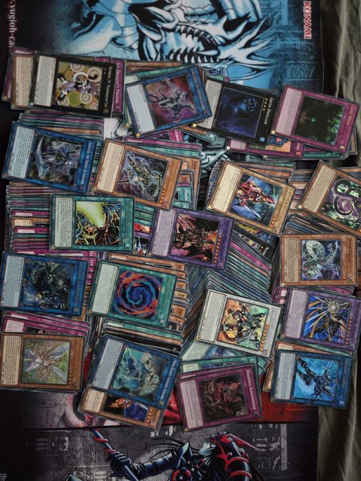 zestaw 250 niepowtarzalnych i oryginalnych kart Yu-Gi-Oh!