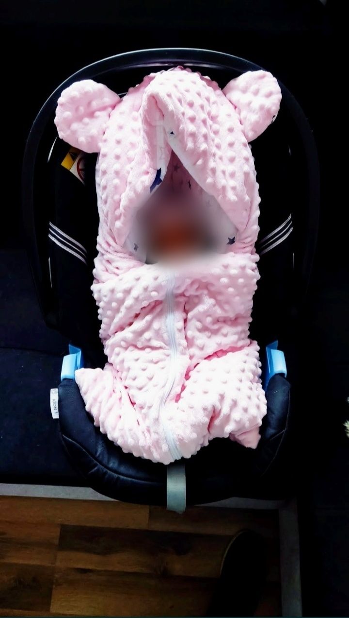 Otulacz JAK NOWY niemowlecy do fotelika samochodowego minky roz sanki