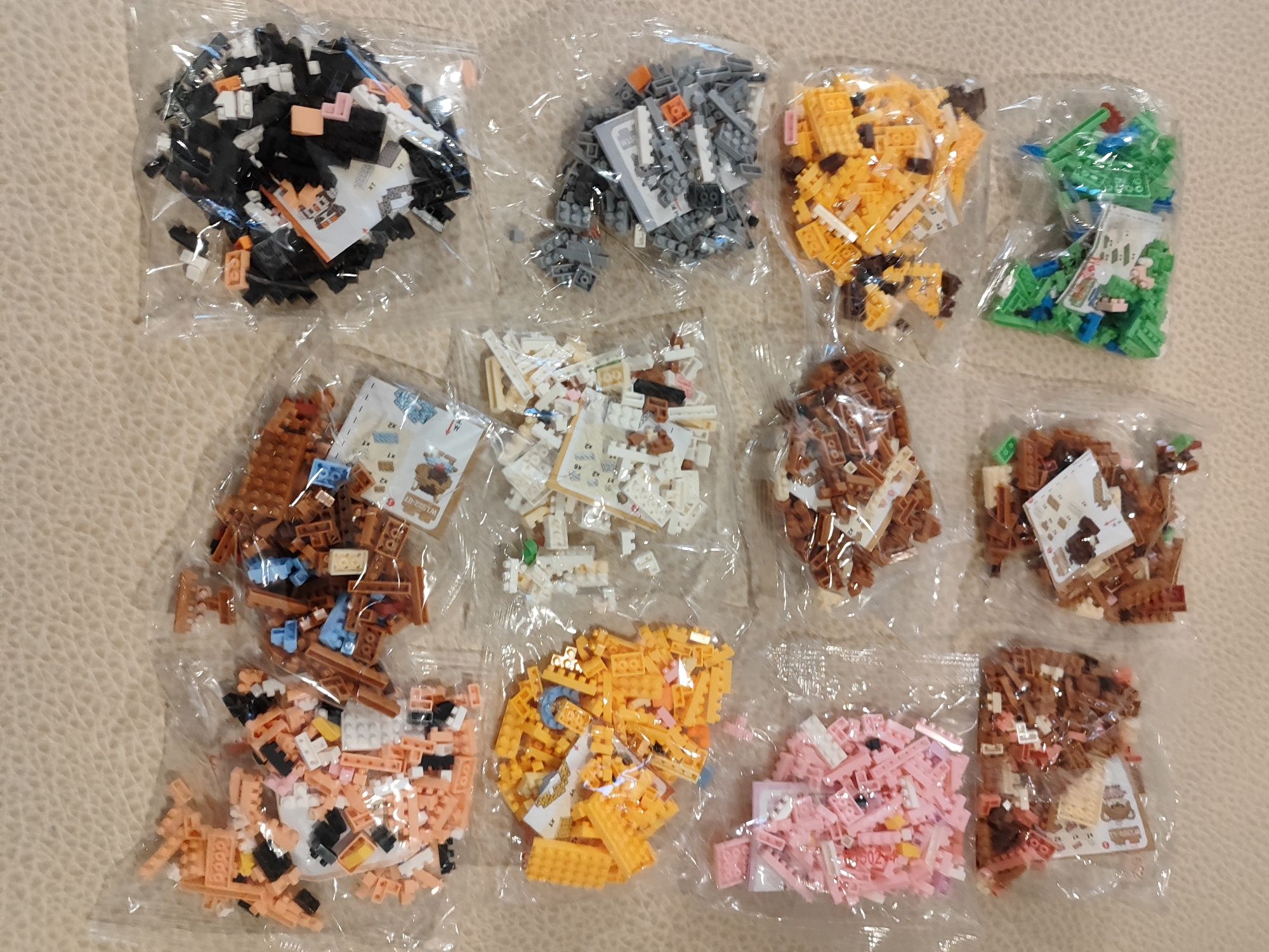 12 figuras estilo "Legos". Ótimo para coleção ou lembrancinhas de aniv