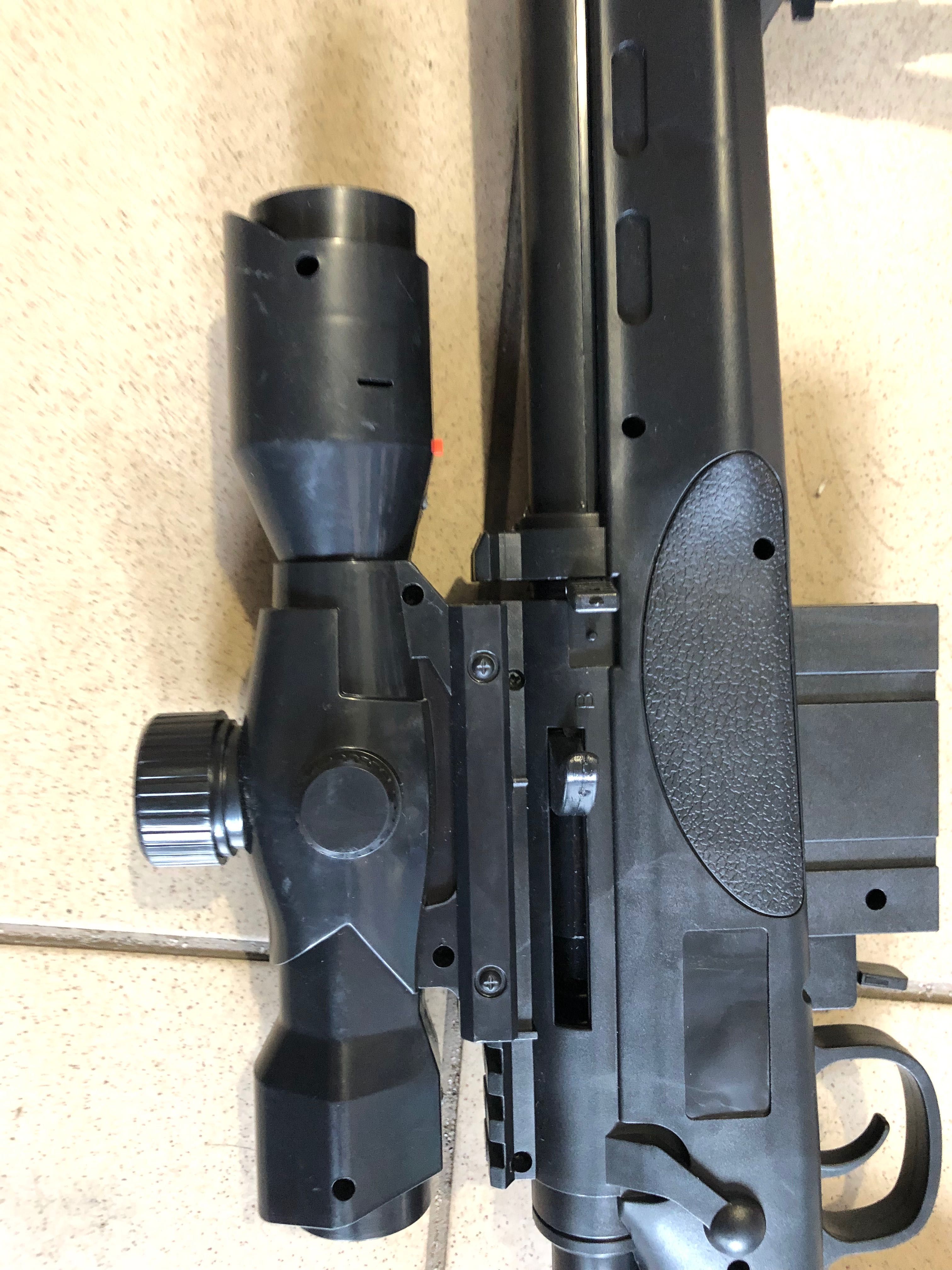 Снайперська гвинтівка з лазерним прицілом 97 см