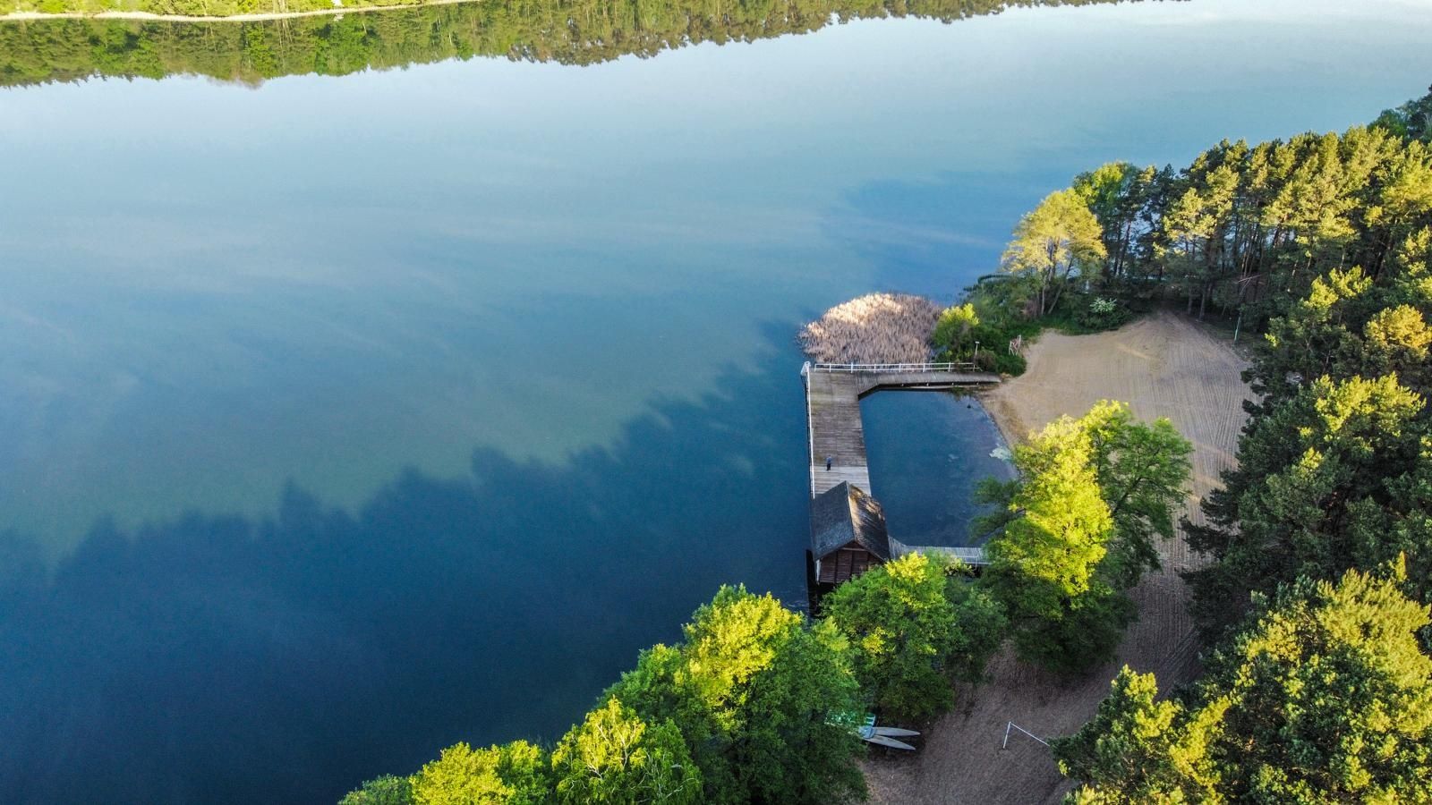 Domek nad jeziorem z własną linią brzegową , apartament, kwater
