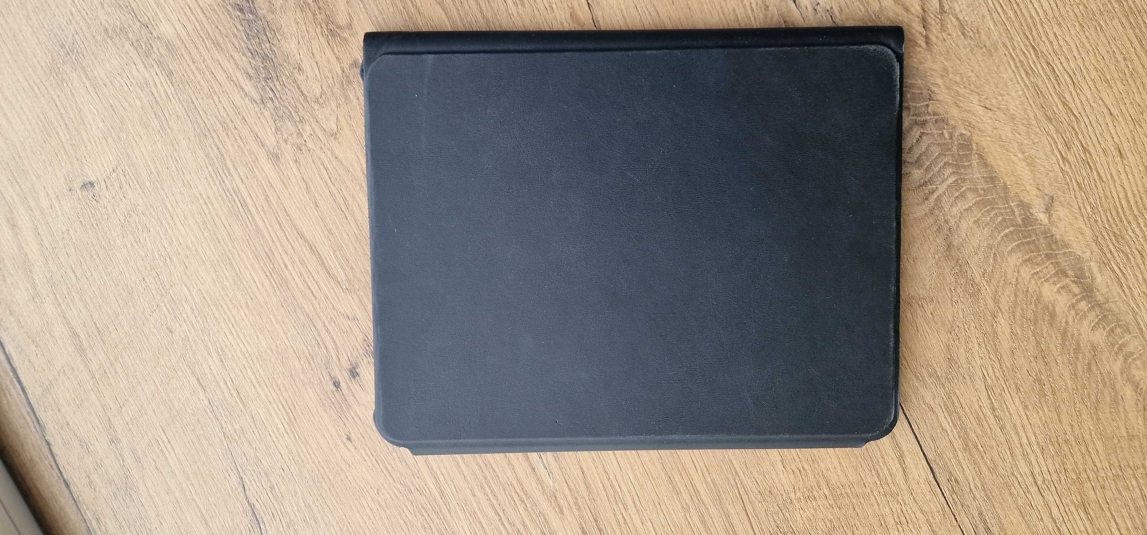 Etui z klawiatura iPad Pro 11 praktycznie nowe