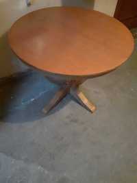 Stół  okrągły  i cztery krzesła z drewana