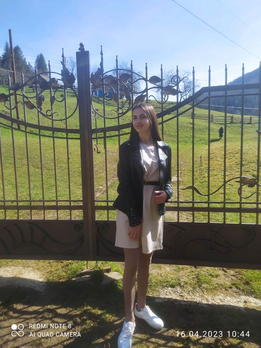 Плаття розмір s бежевого кольору