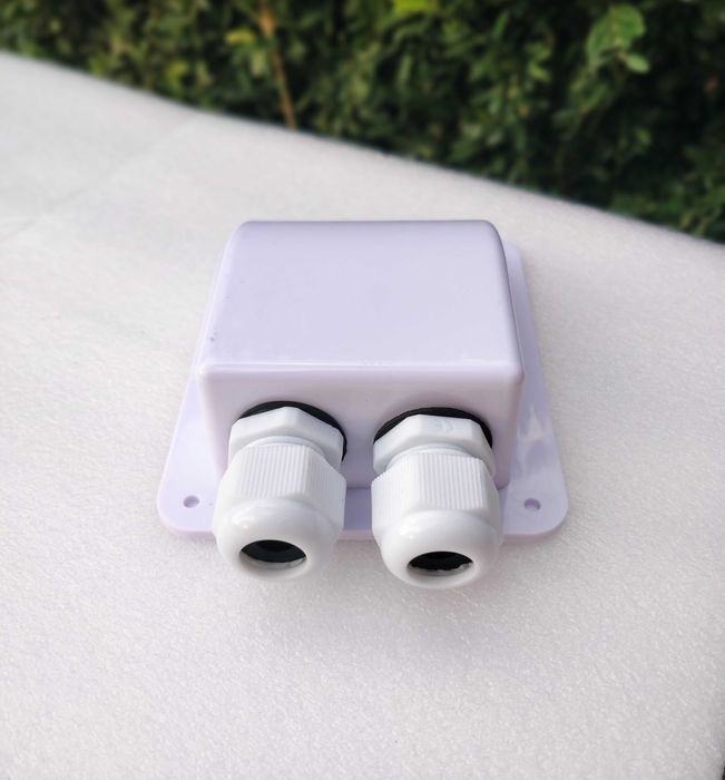 Passa-fios 2 vias branco para painéis solares