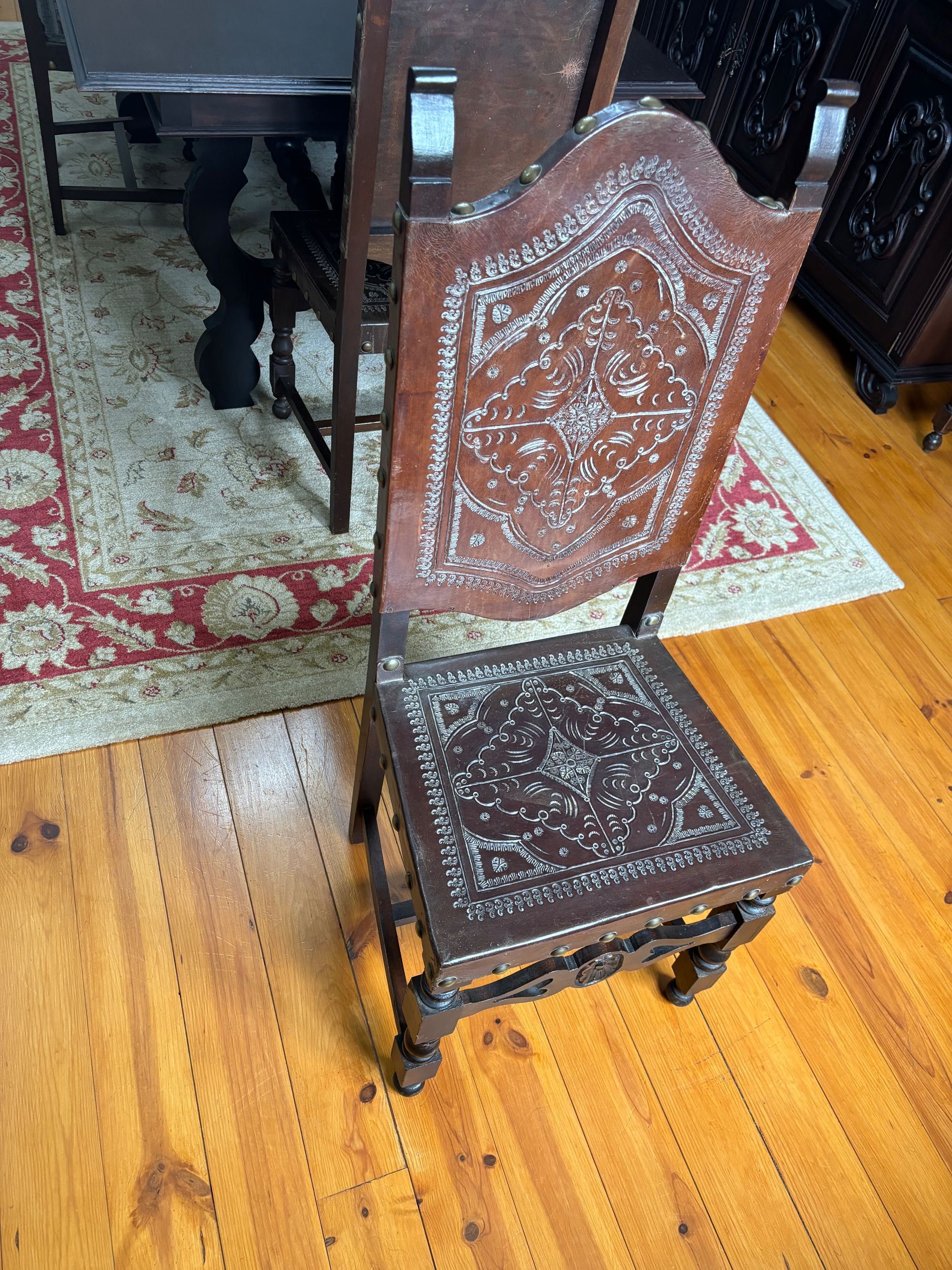 Mesa de jantar e 6 cadeiras