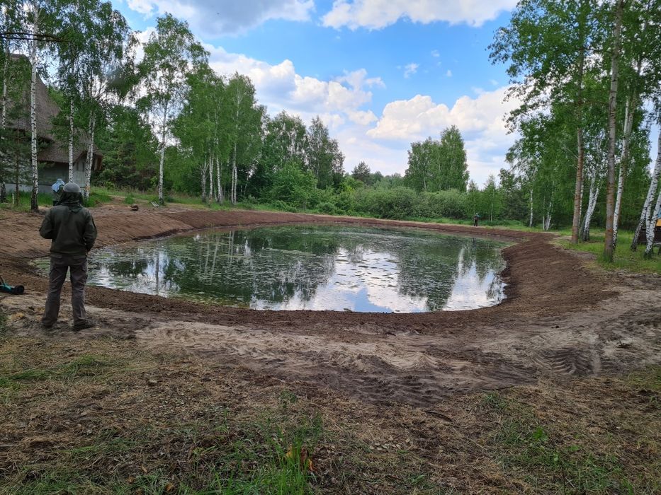 Послуги: гідромолота,  екскаватора-навантажувача та камазів