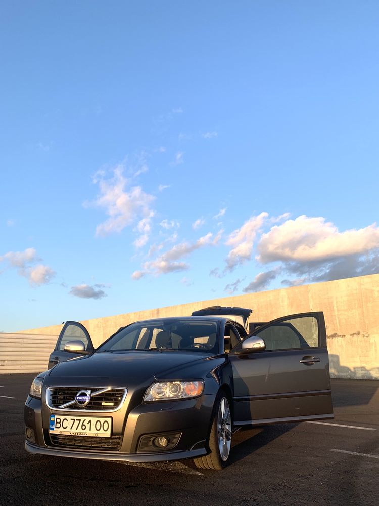 Volvo V50 R Design