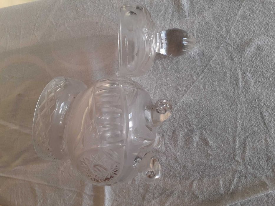 Cukiernica kryształowa z nakrywką