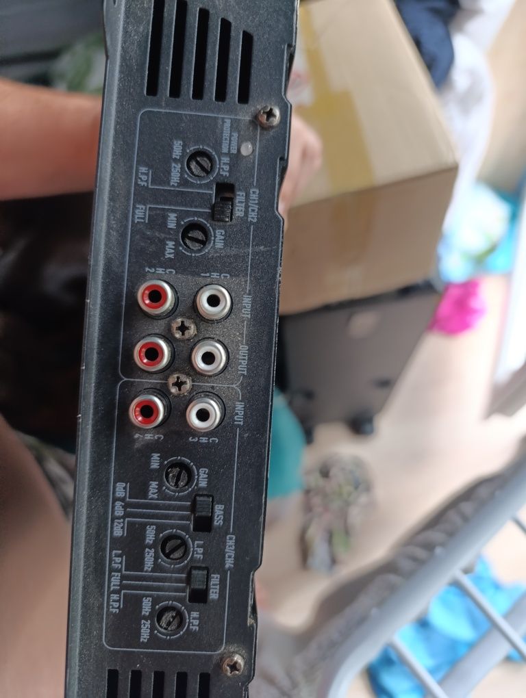 Sprzedam wzmacniacz i subwoofer do skody octavia 2 combi