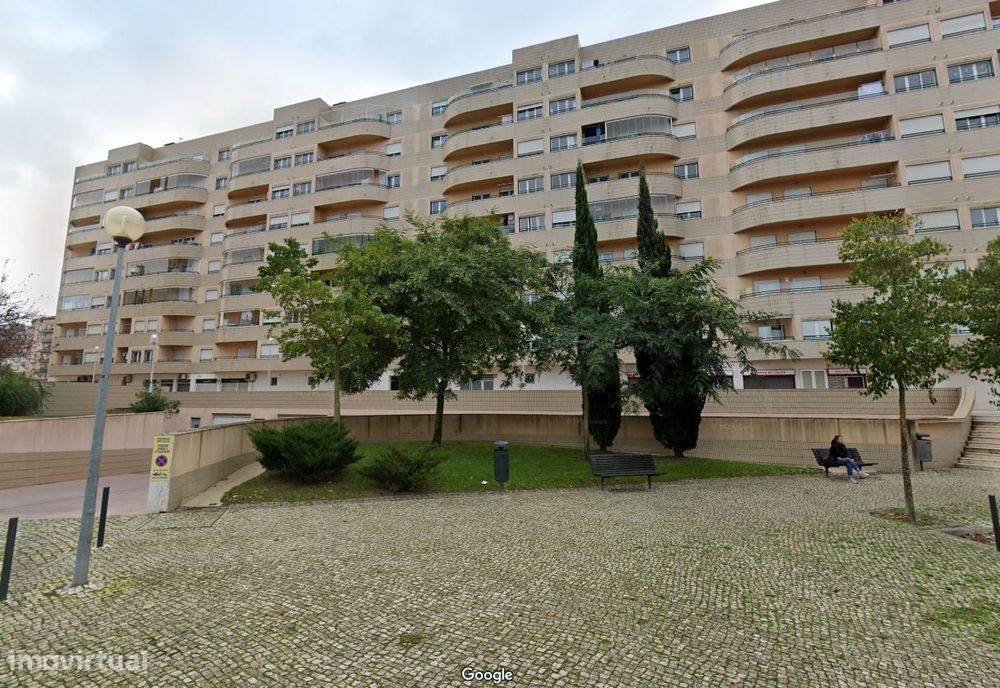 Estacionamento na Av Nações Unidas Lisboa - Junto ao Continente