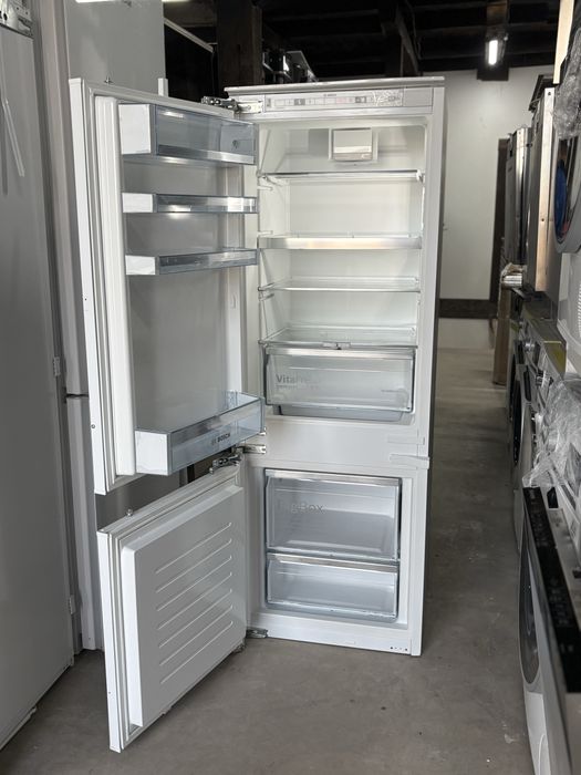 Bosch KIS77 AD40/07 – вбудований холодильник‑морозильник, A+++