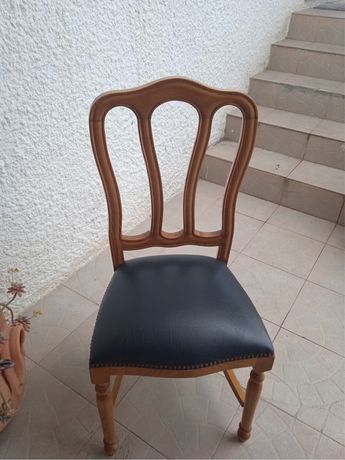 6 Cadeiras em Madeira e Imitação de Pele