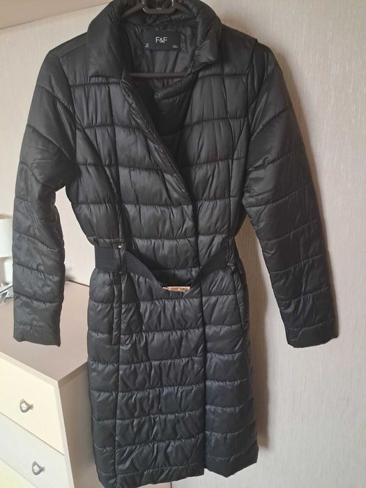 Elegancki czarny płaszcz damski