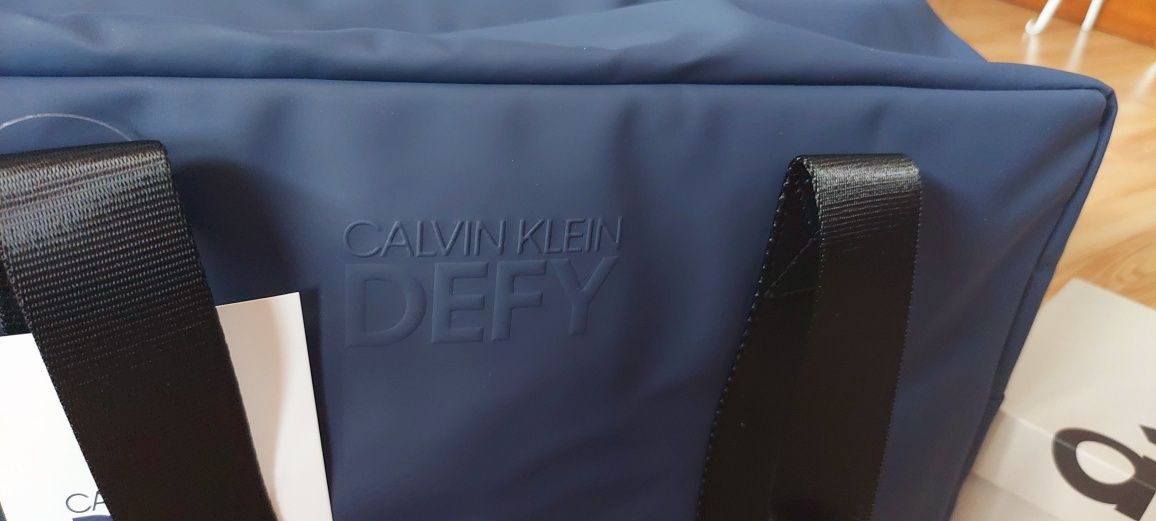 Calvin Klein duża torba sportowa podróżna weekend wodoodporna
