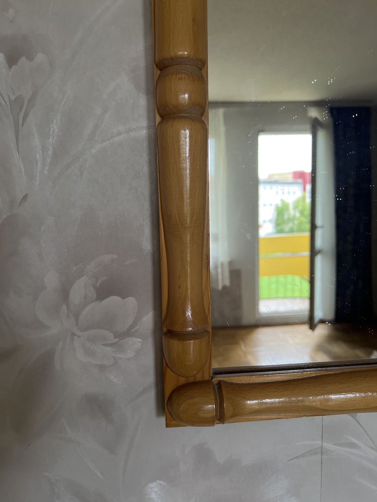 Lustro z drewnianą ramą czasy PRL