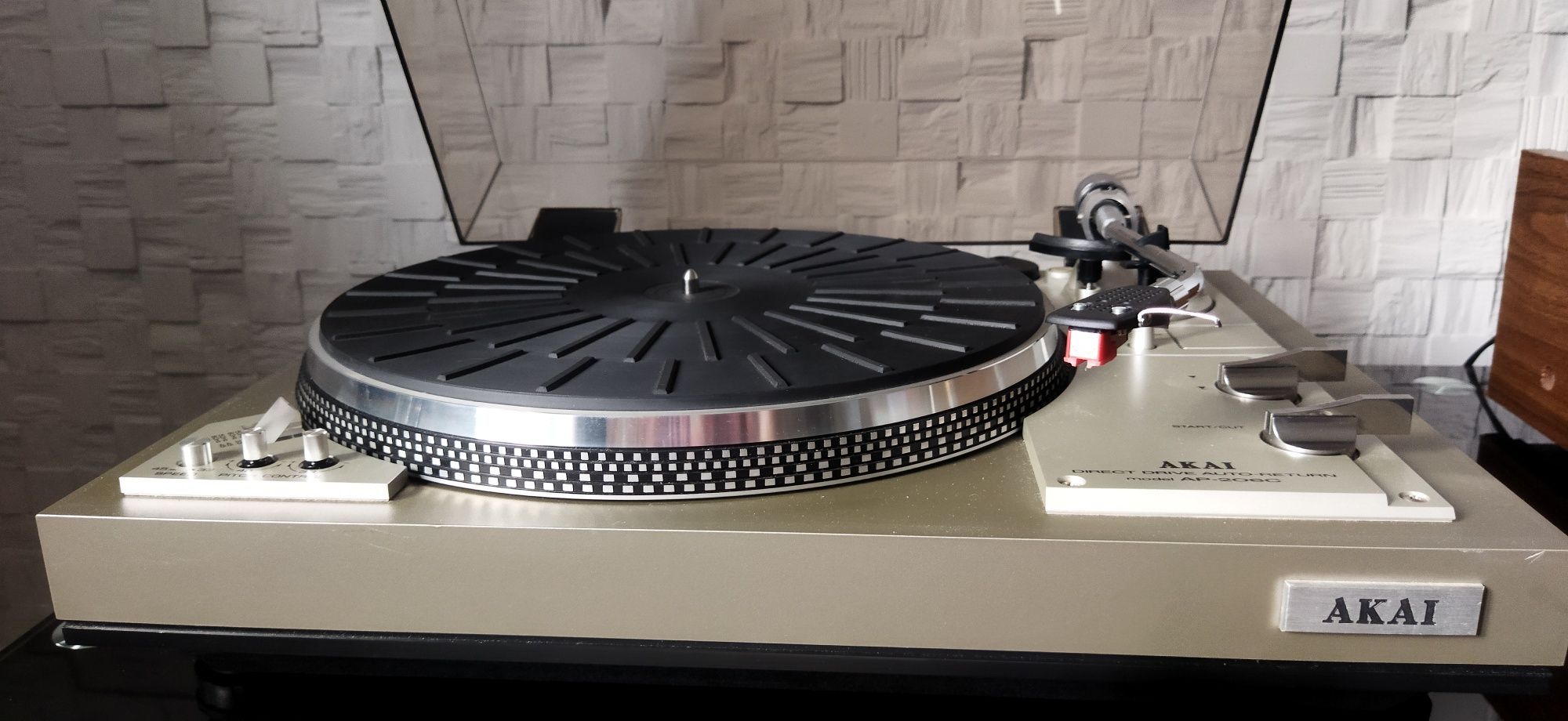 Gramofon Akai AP206 C