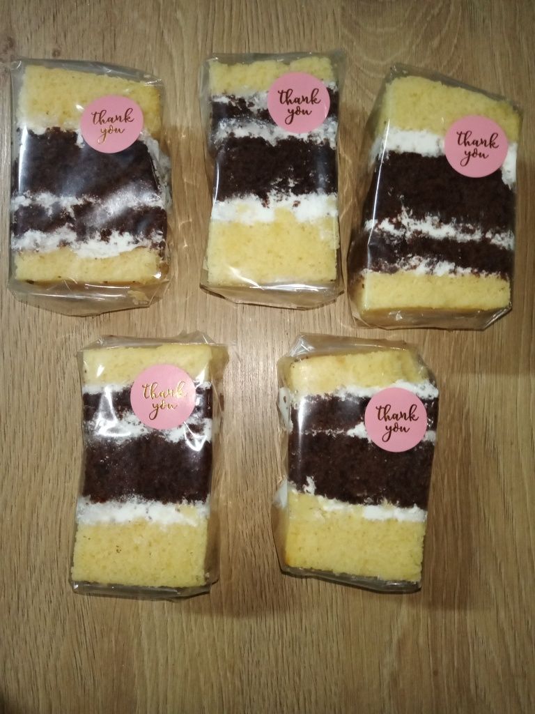 Tarte de amêndoa e bolos caseiros e Queijadas de Leite