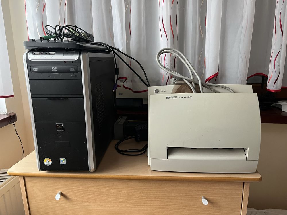 Komputer stacjonarny z drukarka HP